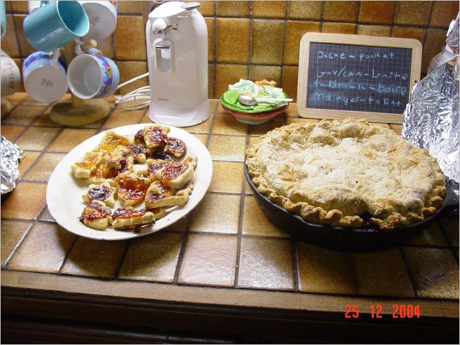 A pie and cookies are ready...