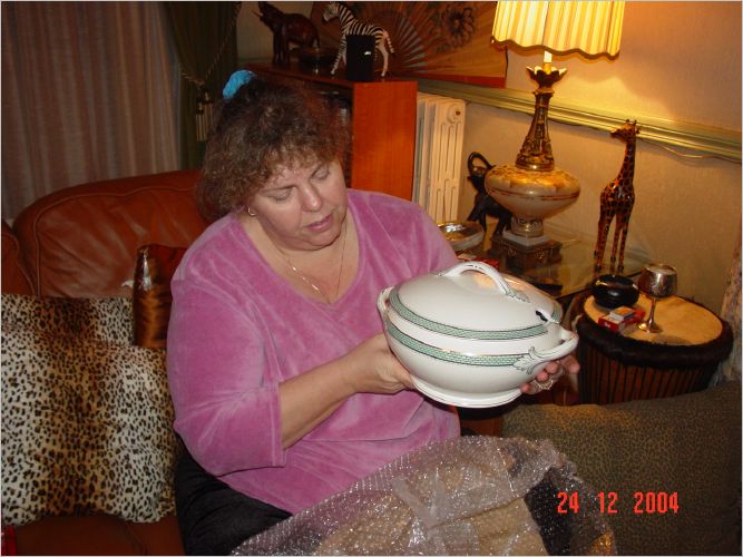 Laura has been wanting a soup tureen for a long time since we enjoy so many good soups that are generally served out of the pot.  At last, one was found...