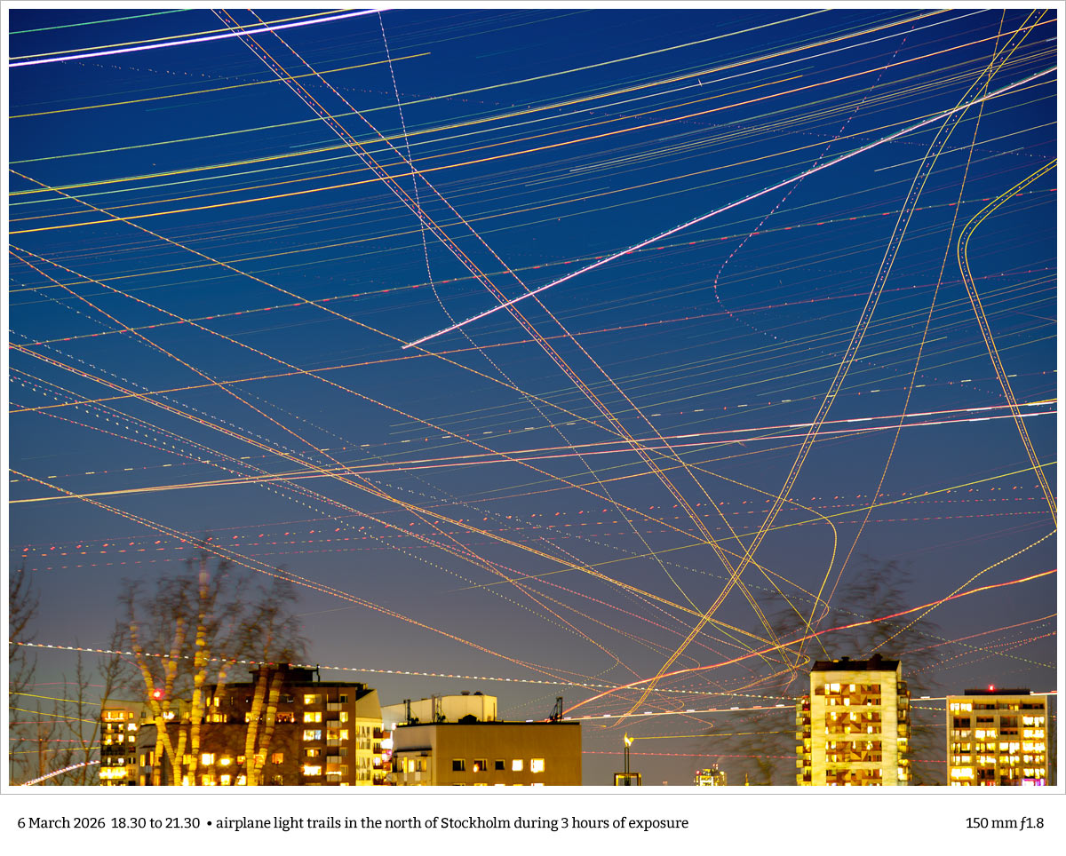 2026-03-06-18-29-53c-airplanes-over-Stockholm-trails,-3-hour-exposure.jpg