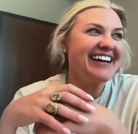 Erika Kirk- Ring.jpg