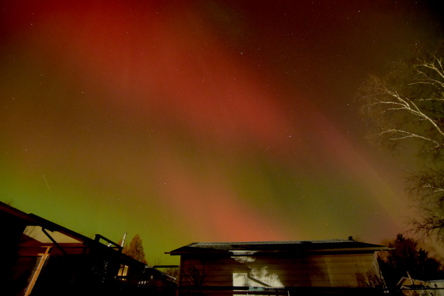 Nov. 11, 2025- Red Aurora 2.jpg