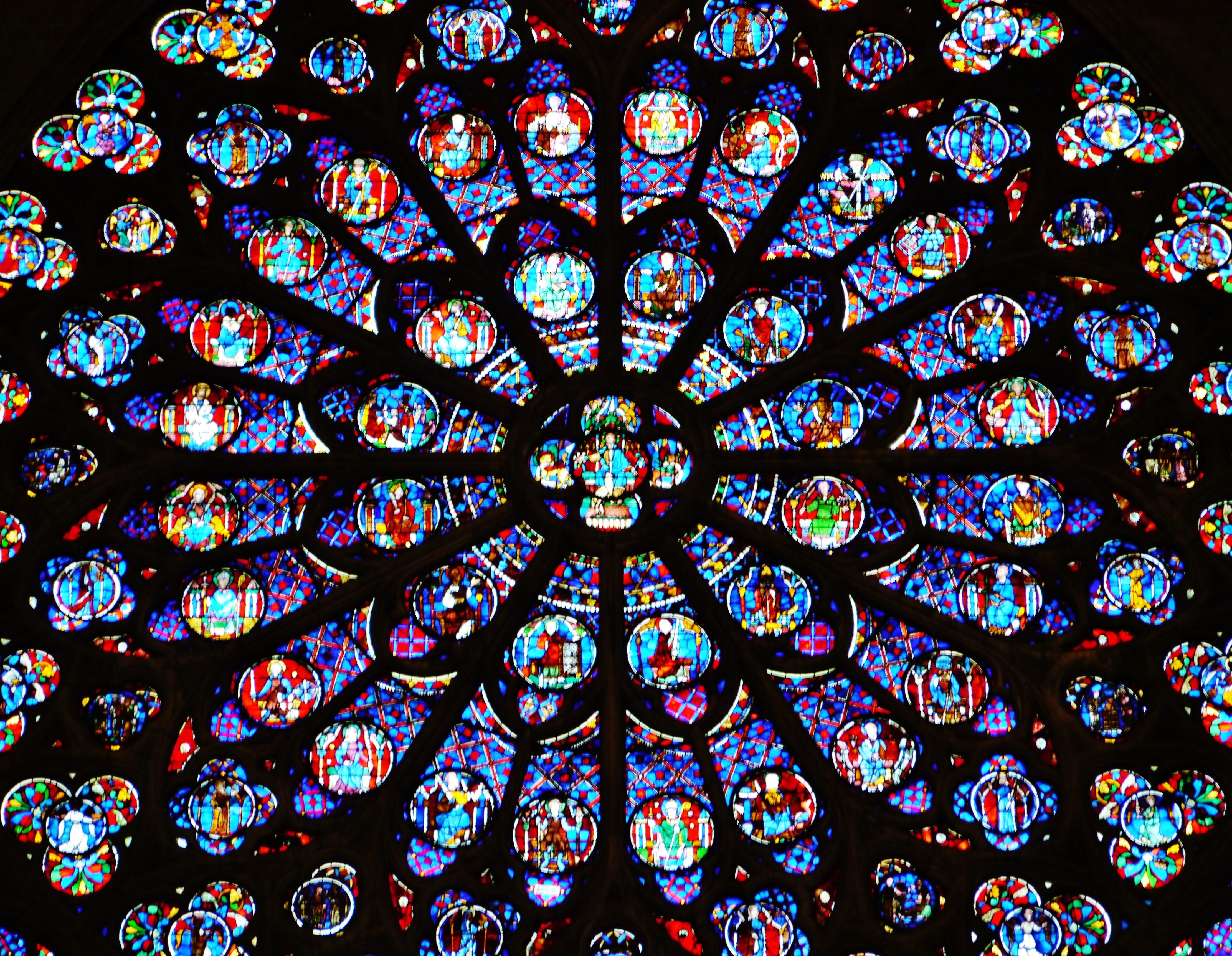 Paris_Cathédrale_Notre-Dame_Innen_Nördliche_Rosette_4.jpg