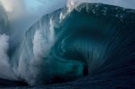 heavy-wave-in-tahiti-ray-collins.jpg
