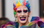 drag_queen_tongue_teeth_460_300_75_c1.jpg