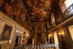 grand-entrance-hall-chatsworth-house.jpg