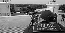 220px-Secret_Service_on_White_House_roof.jpg