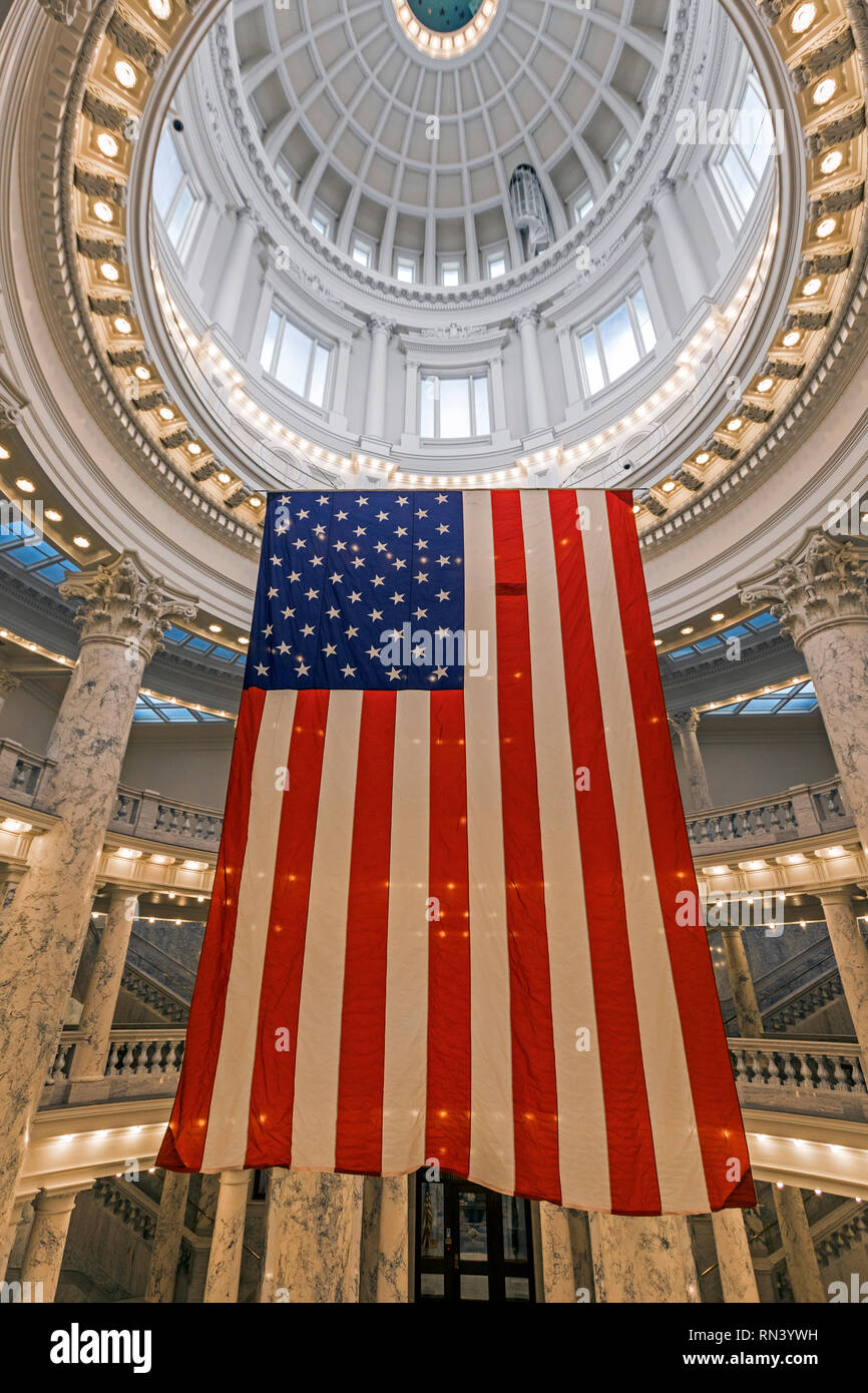 american-flag-hanging-in-idaho-state-capitol-RN3YWH.jpg