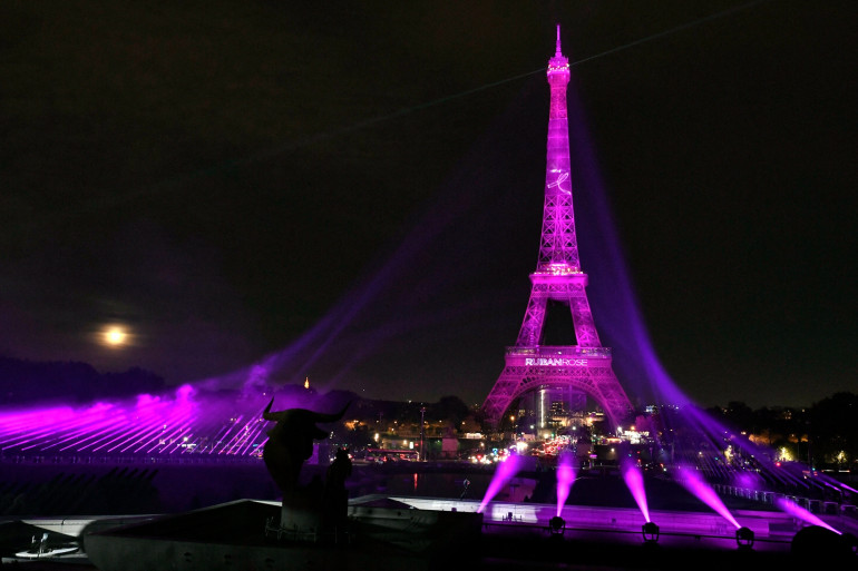 1450782-la-tour-eiffel-lors-d-octobre-rose-2020.jpg