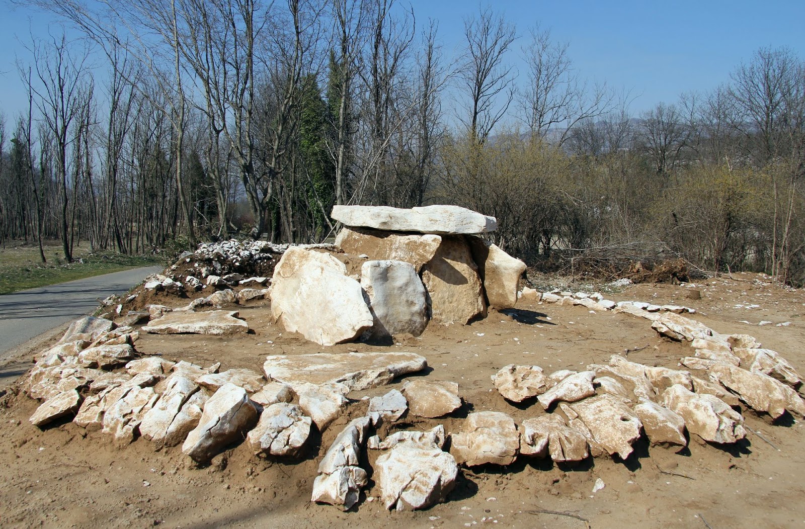 dolmens%2Bdanilovgrad9.jpg