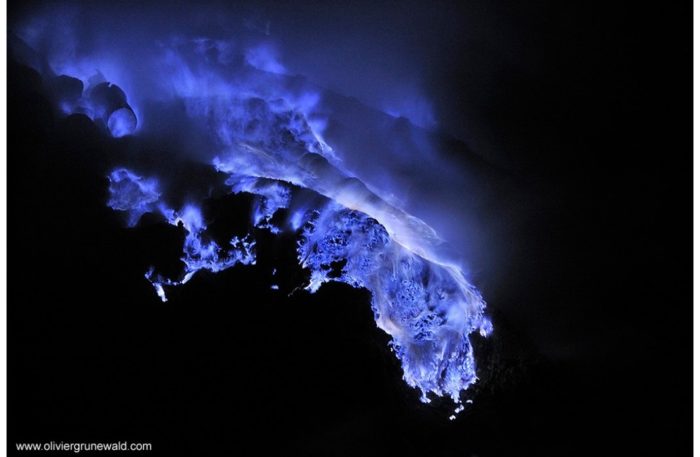 kawah-ijen-volcano-blue-lava.jpg