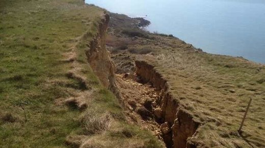 Dorset_coastline_crack.jpg