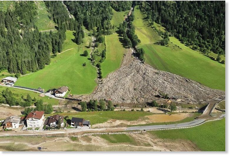 Heavy rain and hail caused destructive mudslides in Tyrol’s Gschnitz and Neustift valleys on Monday with at least 150 residents cut off.
