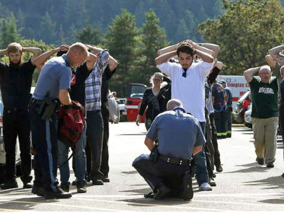 AP_oregon_shooting_07_jef_151001_4x3_992.jpg