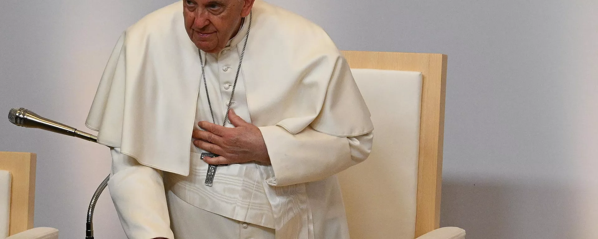 Pope Francis arrives to a meeting with the Academic and Cultural world at the faculty of Information technology and Bionics of the Catholic University 'Peter Pazmany' during his visit in Budapest on April 30, 2023 - Sputnik International, 1920, 13.05.2023