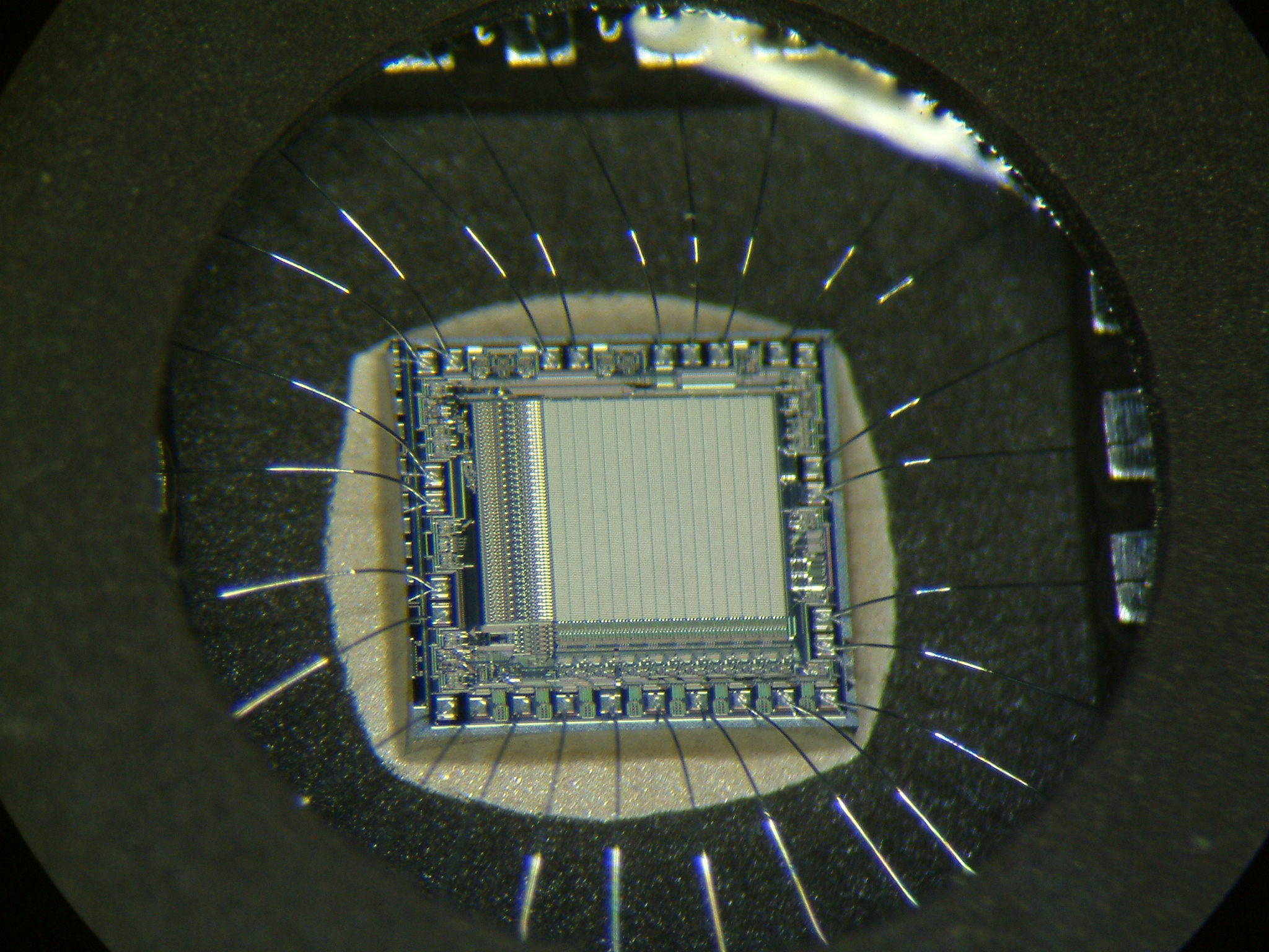 64kbit_EPROM_National_Semiconductor_NMC27C64_(2).jpg