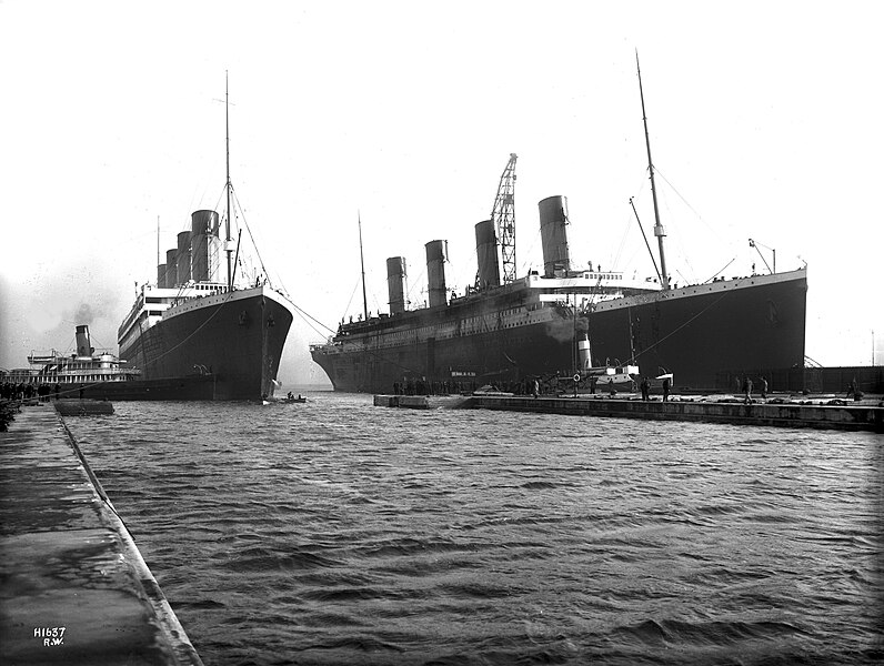 796px-Olympic_and_Titanic.jpg