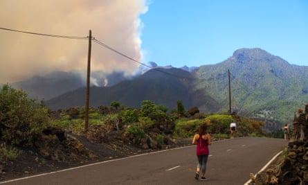 Smoke billows from the town of Los Llanos de Aridane town during a forest fire in Punta Gorda, La Palma