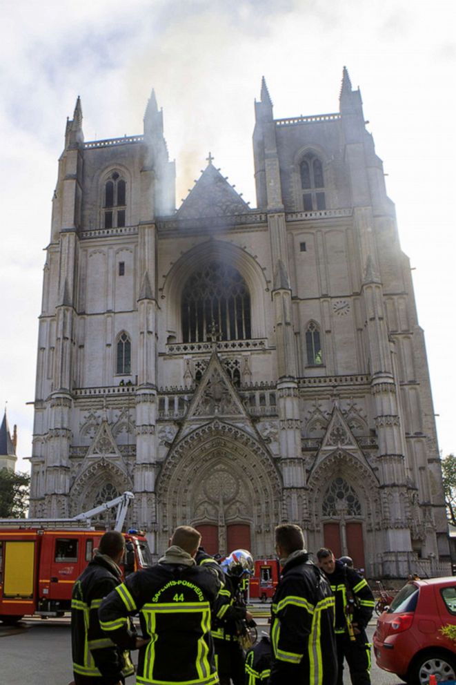 France_Cathedral_Fire_200718_hpEmbed_20200718-080443_2x3_992.jpg