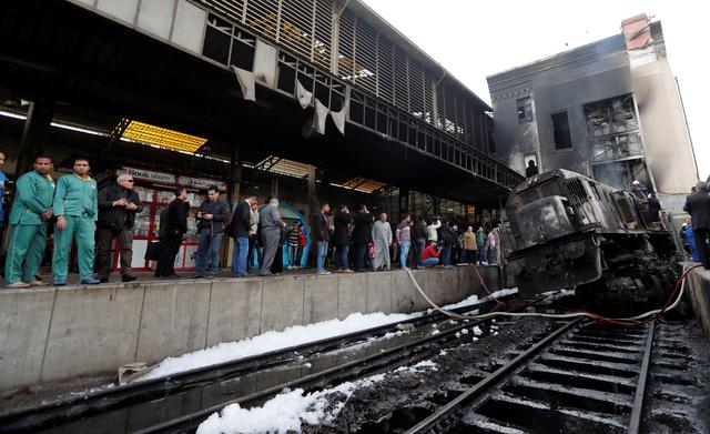 People gather at the main train station after a fire caused deaths and injuries, in Cairo, Egypt, February 27, 2019. REUTERS/Amr Abdallah Dalsh