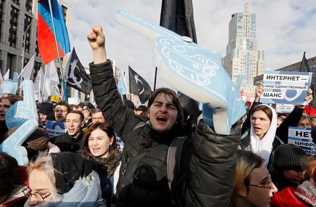 People shout slogans during a rally to protest against tightening state control over internet in Moscow, Russia March 10, 2019. REUTERS/Shamil Zhumatov