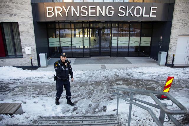 A policeman gestures outside Brynseng School after an attacker armed with a knife injured a teacher and three other staff, in Oslo, Norway March 19, 2019. Jon Eeg/NTB Scanpix/via REUTERS   ATTENTION EDITORS - THIS IMAGE WAS PROVIDED BY A THIRD PARTY. NORWAY OUT. NO COMMERCIAL OR EDITORIAL SALES IN NORWAY.