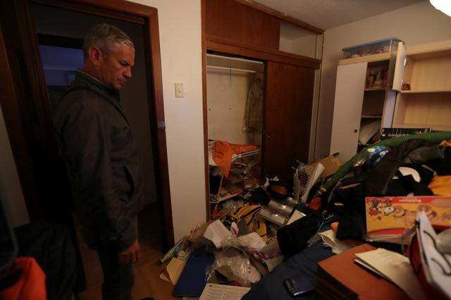 Personal belongings are seen on the floor at the residence of Roberto Marrero, chief of staff to opposition leader Juan Guaido, after he was detained by Venezuelan intelligence agents, according to legislators, in Caracas, Venezuela March 21, 2019. REUTERS/Ivan Alvarado