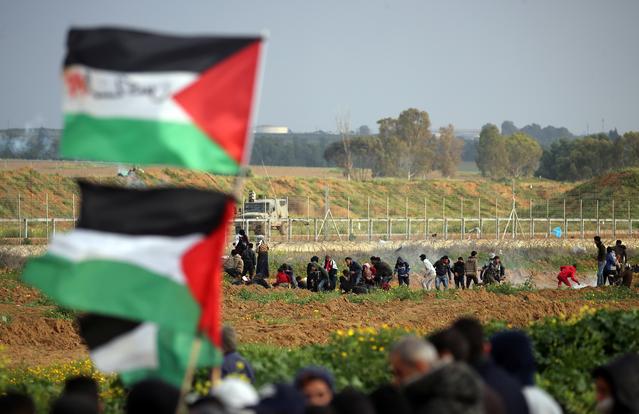 FILE PHOTO: Palestinian demonstrators protest at the Israel-Gaza border fence, in the southern Gaza Strip March 1, 2019. REUTERS/Ibraheem Abu Mustafa