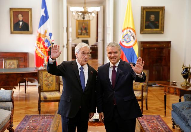 Colombian President Ivan Duque and his Chilean counterpart Sebastian Pinera pose during a meeting at La Moneda Palace in Santiago, Chile, March 21, 2019. REUTERS/Rodrigo Garrido