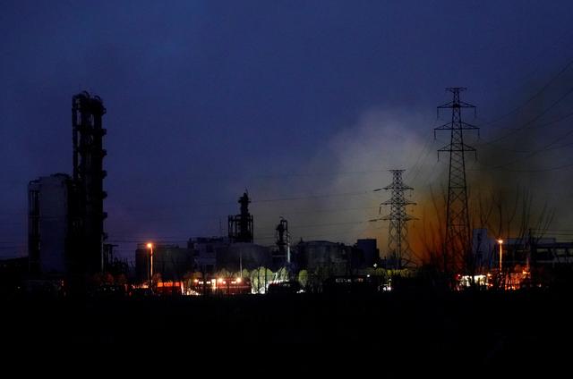Smoke billows from the pesticide plant owned by Tianjiayi Chemical following an explosion, in Xiangshui county, Yancheng, Jiangsu province, China March 22, 2019. REUTERS/Aly Song