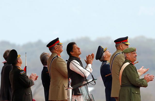 Pakistani Prime Minister Imran Khan (C) applauses as he is observes the fly-past by Pakistan Air Force (PAF) JF-17 Thunder fighter jet during the Pakistan Day military parade in Islamabad, Pakistan March 23, 2019. REUTERS/Akhtar Soomro
