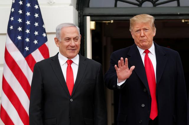 U.S. President Donald Trump gestures to gathered news media as he welcomes Israel Prime Minister Benjamin Netanyahu at the White House in Washington, U.S., March 25, 2019. REUTERS/Carlos Barria