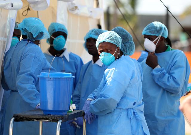 Medical staff wait to treat patients at a cholera centre set up in the aftermath of Cyclone Idai in Beira, Mozambique, March 29, 2019. REUTERS/Mike Hutchings
