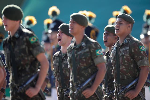 FILE PHOTO: Brazilian army soldiers attend a military ceremony to mark two decade-long military dictatorship that began on March 31, 1964, at the headquarters of the army in Brasilia, Brazil March 29, 2019. REUTERS/Ueslei Marcelino/File Photo