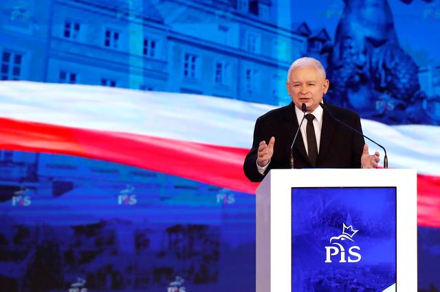FILE PHOTO: Jaroslaw Kaczynski, leader of the ruling Law and Justice party (PiS), delivers a speech during the party's convention in Warsaw, Poland September 2, 2018. REUTERS/Kacper Pempel/File Photo