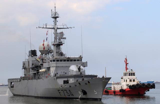 FILE PHOTO: Tugboat escorts French Navy frigate Vendemiaire on arrival for a 5-day goodwill visit at a port in Metro Manila, Philippines March 12, 2018. REUTERS/Romeo Ranoco/File Photo
