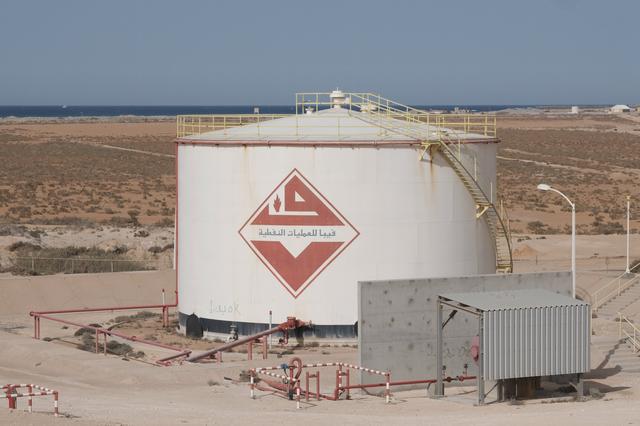 FILE PHOTO - An oil tank is seen inside Ras Lanuf port Oil and Gas Company in Ras Lanuf, Libya July 10, 2018. Picture taken July 10, 2018. REUTERS/Esam Omran Al-Fetori