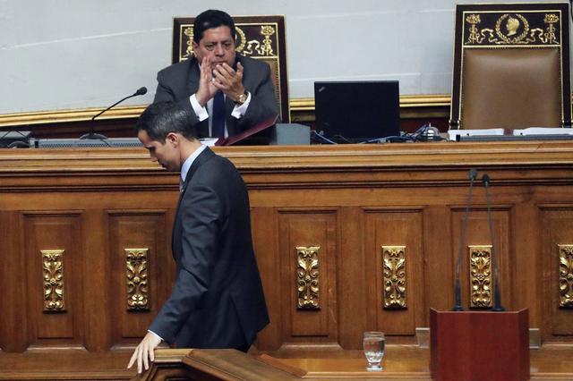 FILE PHOTO: Venezuelan opposition leader Juan Guaido, who many nations have recognised as the country's rightful interim ruler, walks past Edgar Zambrano, the assembly vice president, in a session of the National Assembly in Caracas, Venezuela March 6, 2019. Picture taken March 6, 2019. REUTERS/Ivan Alvarado