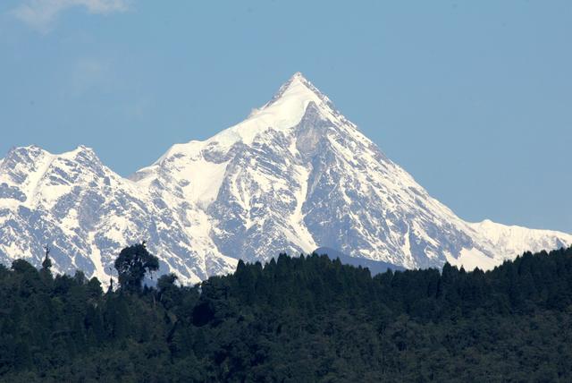 FILE PHOTO:  A view of the Kanchenjunga mountain along the Himalayan mountain range on the frontier between Nepal and Sikkim is seen March 14, 2005 