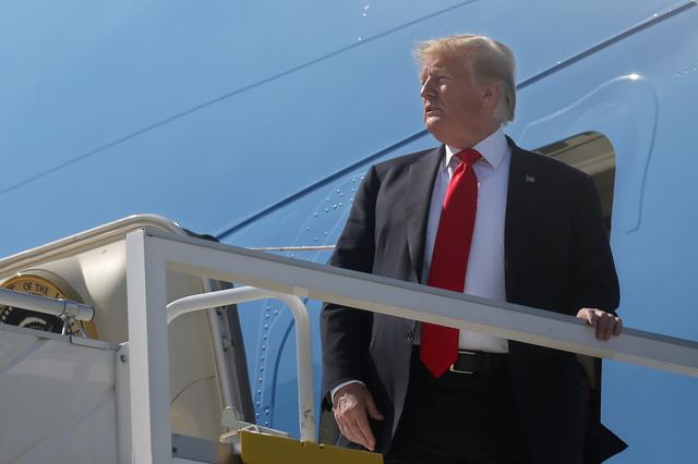 FILE PHOTO: U.S. President Donald Trump boards Air Force One for travel back to Washington, DC at John F. Kennedy International Airport in New York, New York, U.S., May 17, 2019. REUTERS/Leah Millis