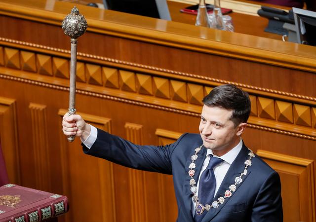 Ukraine's President-elect Volodymyr Zelenskiy takes the oath of office during his inauguration ceremony in the parliament hall in Kiev, Ukraine May 20, 2019.  REUTERS/Valentyn Ogirenko