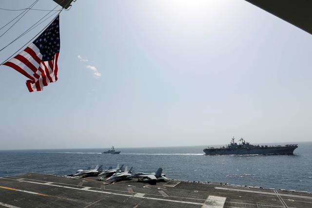 The U.S. Navy Wasp-class amphibious assault ship USS Kearsarge and the Arleigh Burke-class guided-missile destroyer USS Bainbridge sail alongside the Nimitz-class aircraft carrier USS Abraham Lincoln in the Arabian Sea May 17, 2019. Picture taken May 17, 2019. US Navy/Mass Communication Specialist Seaman Michael Singley/Handout via REUTERS.