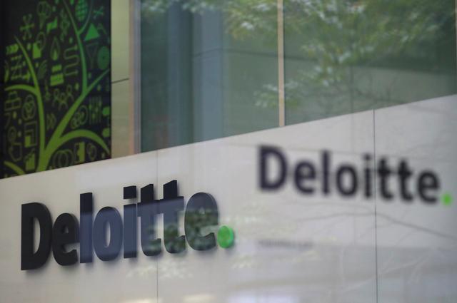 FILE PHOTO: Offices of Deloitte are seen in London, Britain, September 25, 2017. REUTERS/Hannah McKay