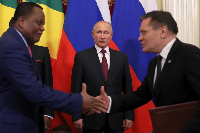 FILE PHOTO: Russian President Vladimir Putin (C) attends a signing ceremony following talks with President of Congo Republic Denis Sassou Nguesso (L) at the Kremlin in Moscow, Russia May 23, 2019. REUTERS/Evgenia Novozhenina/File Photo