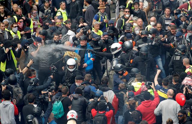 FILE PHOTO: French police apprehend protesters during the May Day march involving French unions and yellow vest protesters in Paris, France, May 1, 2019. REUTERS/Philippe Wojazer/File Photo