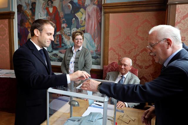 FILE PHOTO: French president Emmanuel Macron casts his ballot at a polling station as part of the vote for the European parliamentary election in Le Touquet, France May 26, 2019. Ludovic Marin/Pool via REUTERS