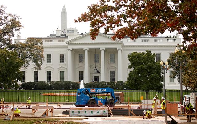 Work begins on building the inaugural parade stands in front of the White House in Washington, U.S. November 3, 2016. REUTERS/Kevin Lamarque