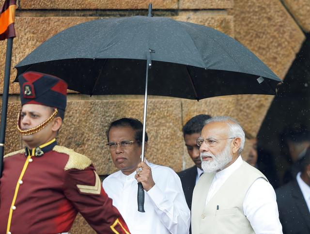 India's Prime Minister Narendra Modi arrives with Sri Lanka's President Maithripala Sirisena during his welcome ceremony at the Presidential Secretariat in Colombo, Sri Lanka, June 9, 2019. REUTERS/ Dinuka Liyanawatte