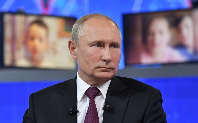 FILE PHOTO: Russian President Vladimir Putin attends an annual nationwide televised phone-in show in Moscow, Russia June 20, 2019. Sputnik/Alexey Nikolsky/Kremlin via REUTERS