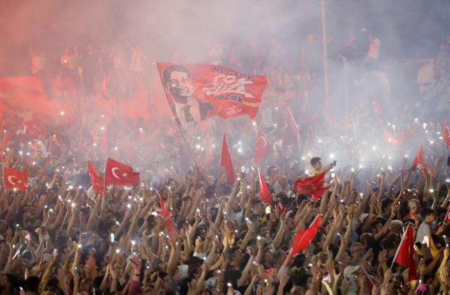 Supporters attend a rally of Ekrem Imamoglu, mayoral candidate of the main opposition Republican People's Party (CHP), in Beylikduzu district, in Istanbul, Turkey, June 23, 2019. REUTERS/Kemal Aslan