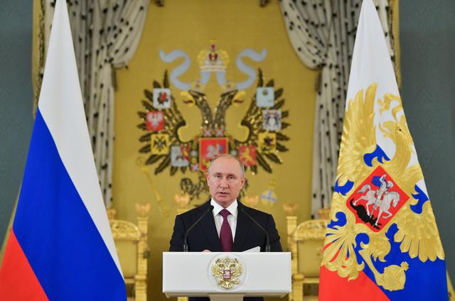 Russian President Vladimir Putin delivers a speech during a reception to honour officers and graduates of military and security agencies' academies at the Kremlin in Moscow, Russia June 27, 2019. Sputnik/Alexei Druzhinin/Kremlin via REUTERS  